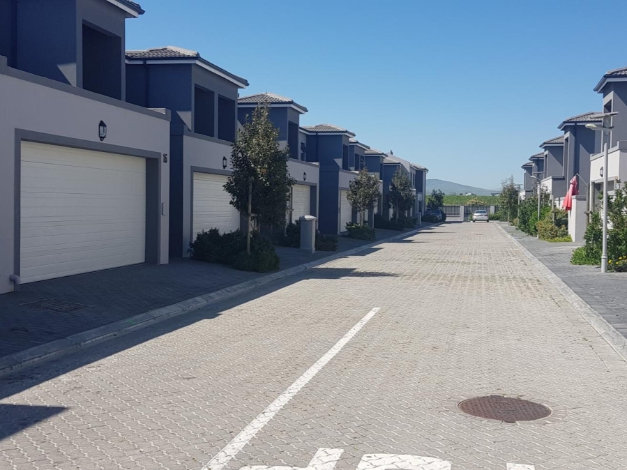 To Let 3 Bedroom Property for Rent in Parklands North Western Cape